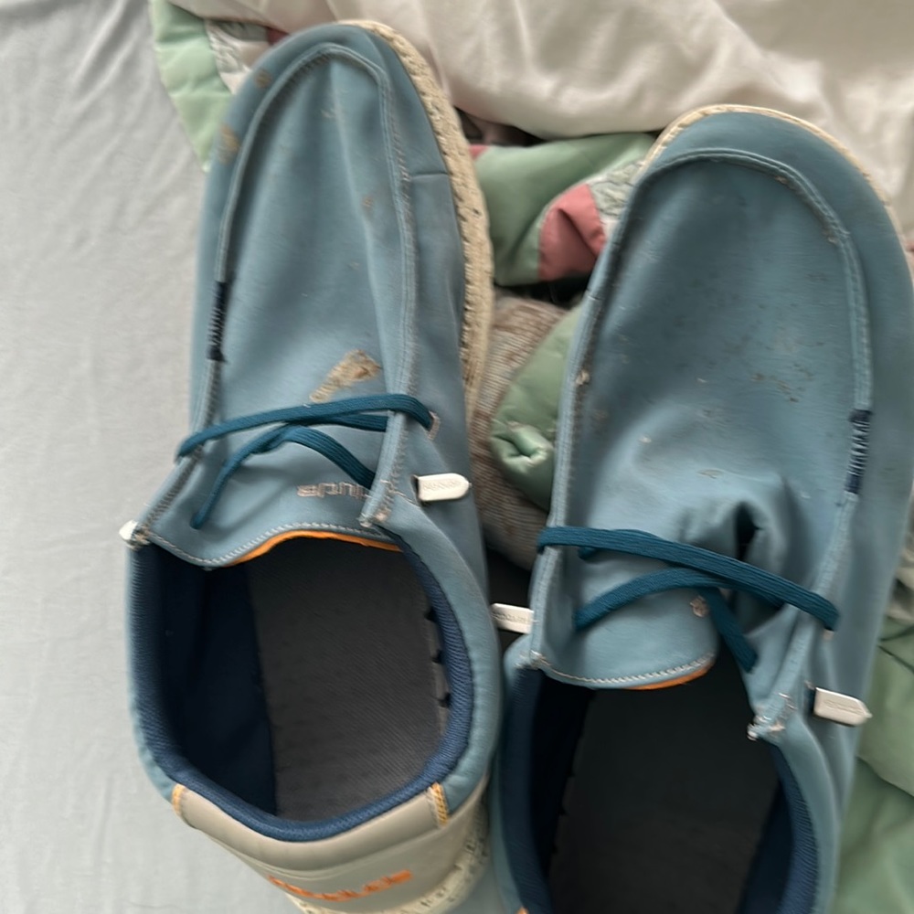 Men’s hey dudes sz 12